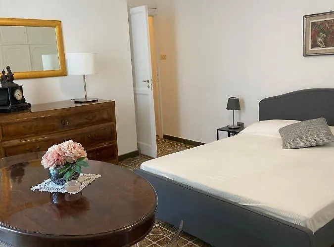 Rooms in San Domenico Maggiore 3 Napoli